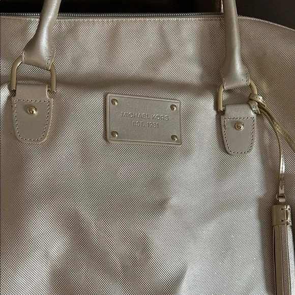 Michael Kors Cream Travel Bag - Picture 2 of 8